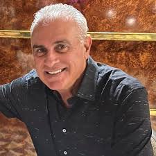 Join us in wishing President Tom Sirna a very happy birthday! We hope you  enjoy your day! 🎉🎁 #sirnaandsonsproduce