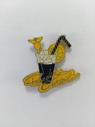 Retrouvez Cet Article Dans Ma Boutique Etsy Https Www Etsy Com Fr Listing 606906900 Pins Paradise Cocktail Pins 80s Cocktail Pin Paradise Cocktail Pin Badges