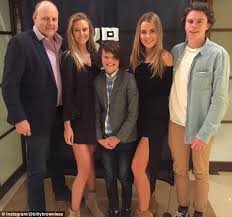 Afl great sam newman is mourning the sudden and tragic death of his wife, amanda brown, aged 50. Afl Footy Show S Billy Brownless Poses With Sam Newman At Shane Warne S Nye Party Daily Mail Online