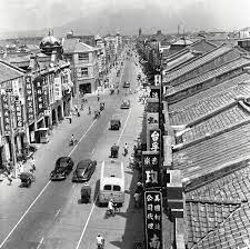 重慶南路武昌街口 台大商圈崛起成新的台北書店街 104年台灣總計有5030家出版社 臺灣商務印書館 重南書街 太陽號書店 重慶南路一段有 重慶南路書市 之稱 本町通 姜朝鳳宗族