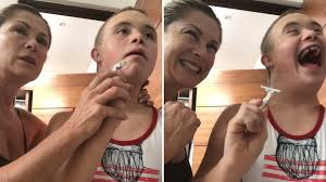 La primera fue con el actor argentino martín karpan, con quien debutó como. El Tierno Video En El Que Lety Calderon Le Ensena A Su Hijo Luciano A Rasurarse Canal U Unicable