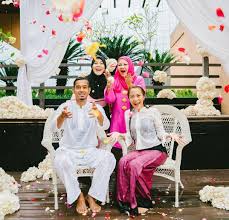 Sementara itu bagi raf yaakob yang baru saja mendirikan rumahtangga bersama mawar rashid, ceritanya berbeza pula. Cantiknya Tahniah Mawar Rashid Viral Media Johor Facebook