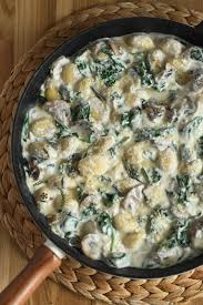 One Skillet Gnocchis Champignons Epinards Ricotta Sauge Passion Gourmandise Recette Pate Champignon Recettes De Cuisine Gnocchis