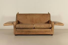 A sofa is a wider variety of a couch with more prominent backrests. Sofa Englisch Sofas Moderne Dimanoinmano It