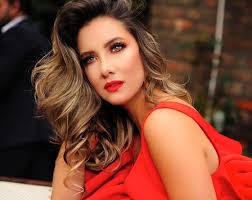 Former miss colombia daniella alvarez has shared an inspirational video of herself dancing, three weeks after having her left leg amputated. Daniella Alvarez Shares Her Journey After Having Her Leg Amputated People En Espanol