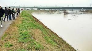 L'emergenza climatica inclemente si aggiunge alle complicazioni causate dalla pandemia. Comune Di Finale Emilia Con La Piena Del Fiume Panaro Si E Reso Necessario Chiudere Al Traffico Veicolare E Pedonale Il Ponte A Passo Ca Bianca Per Superamento Dei Livelli Idrometrici