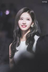 1 twitter twice ツウィ twice サナ 美しいアジア人女性