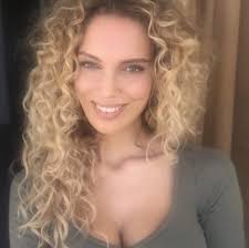 Dora Marble's Instagram, Twitter & Facebook