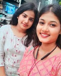 Suman Pal's Instagram, Twitter & Facebook