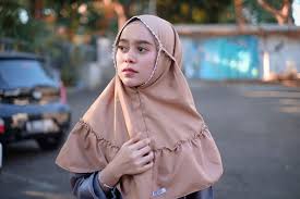 Terinspirasi dari selera fashion lesti. 10 Gaya Hijab Lesty Kejora Gak Ribet Dan Kekinian Dailysia
