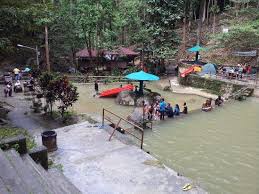 Air yang mengalir di air terjun ini cukup keruh jika dilihat dari dekat dengan warnanya yang kecoklatan. Kolam Alami Picture Of Air Terjun Jeram Toi Kampung Jelebu Tripadvisor