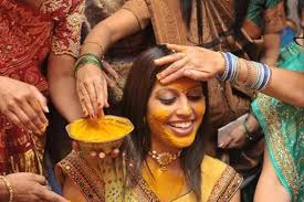 Masque Au Curcuma Recette Pour Un Teint Eclatant L Acne La Rosacee Masque Curcuma Masque Visage Maison Curcuma Visage