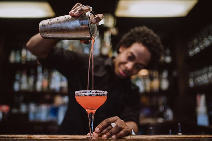 Practical Steps On How To Become a Mixologist