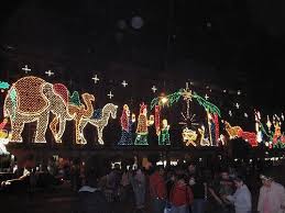 Christmas Lights Mexico City Christmas In America Celebration Around The World Mexican Christmas Traditions