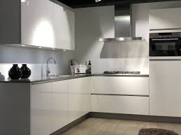 keuken hoogglans wit greeploos keuken idee keuken ontwerp keuken ideeen modern
