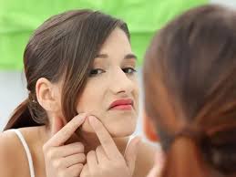 Cara cepat bukan berarti anda harus menggunakan cara non alami, karena tidak semua cara cepat itu cara non alami. 25 Cara Menghilangkan Jerawat Di Wajah Secara Cepat Dan Alami Beauty Fimela Com