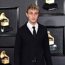 Deeply erudite and beautifully written, it is at once a stunning renovation of classical and keynesian economics Anwar Hadid Promiflash De