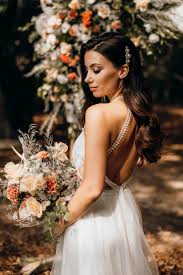 Brautkleider für das standesamt das sind die schönsten. Ruckenfreies Brautkleid Mit Neckholder In Marchenhafter Vintage Kulisse Torrox Hamburg Brautmode Hochzeitskleider Abendkleider