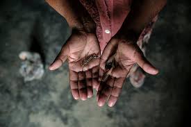 The lluvia de peces (lit. 'rain of fish'), also known as aguacero de pescado (lit. 'downpour of fish'), is a phenomenon that has been occurring yearly for more than a century in yoro, honduras, in which fish fall from the sky. La Comunidad Hondurena En La Que Llueven Peces The New York Times