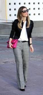 22 Stylish And Gorgeous Work Outfits For Women Over 35 To Inspire You Fashionetmag Com Ropa Ropa De Vestir Mujer Ropa Ejecutiva