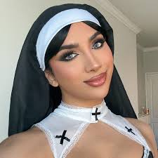 Foxy Alex Live Stream This Friday at 5 PM PST