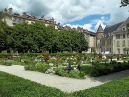 Bahçeler, basit ama bakımlı ve çok fransız. Trfihi Parks Parks Jardin De Ville Grenoble