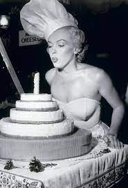 Happy Birthday Stop Stealing My Look Marilyn Monroe Buon Compleanno Immagini