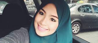 Orang yang menyukaimu pasti memposisikan dirinya ke hadapanmu atau ingin selalu di dekatmu. Tanda Lelaki Benci Kita Encikshino Com