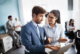 Comúnmente se llama líder a un individuo que demuestra capacidades para inspirar, dirigir, incentivar y conducir a un grupo determinado hacia sus objetivos, ya se trate de una. Cuales Son Las Diferencias Entre Ser Jefe Y Lider Alto Nivel