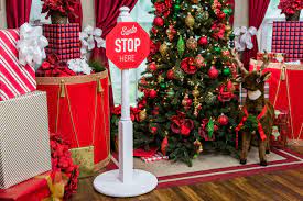 Diy Christmas Detour Signs Christmas Diy Christmas Decor Diy Home And Family Hallmark Channel Crafts