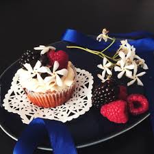 Una simil cheesecake golosa, ma dal gusto fresco grazie alla presenza della frutta di stagione! Cupcake Ai Frutti Di Bosco Figliadifiore Sweetdreams