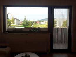 Bodentiefe fenster werden vornehmlich eingesetzt, um den raum mit deutlich mehr licht zu füllen. Gestaltungstipps Wohnzimmer Vorhange Vorhang Raumgestaltung