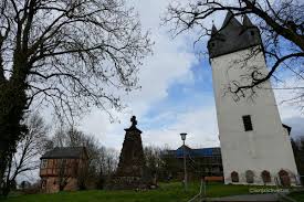 Führung durch die baugeschichte hessens am beispiel biedenkopfs wir bieten den besuchern biedenkopfs die möglichkeit, eine stadtführung der etwas anderen art mitzumachen. Sonja On Twitter Amonau Hat Ein Rapunzelhauschen Viele Brucken Und Noch Mehr Sehenswurdigkeiten Wetter Marburgbiedenkopf Marburg Biedenkopf Wetschaftsenke Ausflugsziel Schloss Grimm Marchen Rapunzel Turm Rapunzelturm Teehaus