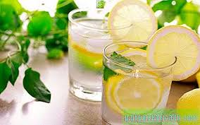 Minum air lemon sebelum tidur juga dapat membantu meringankan masalah pencernaan selama tidur dan membuat anda bangun dengan perasaan segar. Air Dengan Lemon Untuk Malam Resipi Ulasan Faedah Dan Bahaya Makanan Berkhasiat 2021