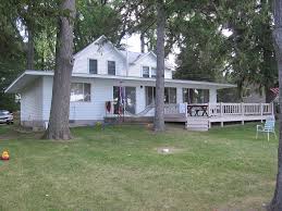 Spectacular Waterfront Cottage On Beautiful Green Lake Perfect For Families Green Lake Waterfront Cottage Lake Vacation Rental Green Lake
