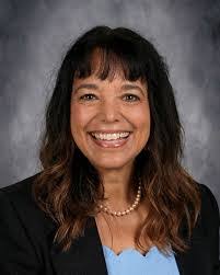 Melissa Bragg's Instagram, Twitter & Facebook