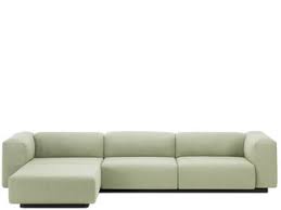 Trendige dreisitzer couch in ocker und nussbaumfarben. Vitra Produkte