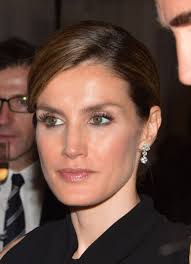 Letizia Ortiz arriesga de negro