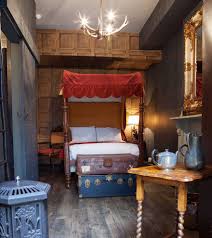 Harry Potter Fans Can Now Stay In Hogwarts Themed Hotel Rooms Harry Potter Room Harry Potter Hotel Harry Potter Room Decor