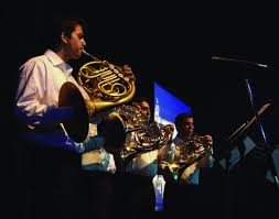 Formele accentuate ale promunelor personale in cazul d ,precum si cele in cazul a, precedate de prepozitii,sunt ,de obicei, dublate, de formele neaccentuate corespunzatoare sau de un substantiv cu functie de complement. Grammatische Geschlechter Des Substantivs Band