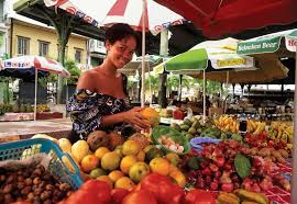 Etalage De Fruits Exotiques Et Legumes Au Marche Saint Antoine De Pointe A Pitre Guadeloupe Visiter La Guadeloupe Guadeloupe Voyage
