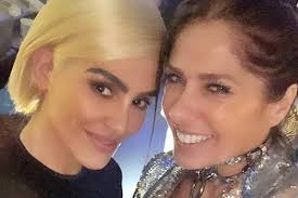 Cleo comemora aniversário exibindo novo visual