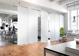 Gliedern Ordnen Strukturieren Mit Den Erweiterten Tragersystemen Platzieren Sie F1 Flachenvorhangschiene Von Moderne Raumteiler Raumteiler Raumteiler Ideen