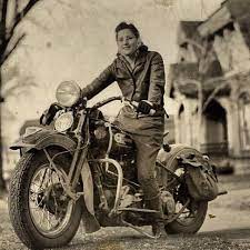 Leather Looker Classic Harley Davidson Vintage Bikes Harley Davidson Motorcycles