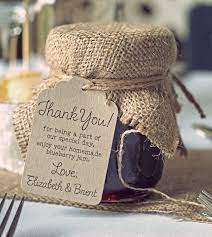Rustic Jam Jar Wedding Favour With Burlap Ideias Para Lembrancinhas De Casamento Lembrancas De Casamento Comestiveis Wedding Favors And Gifts
