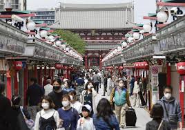 新型コロナウイルスの感染の再拡大が続く東京都に、4回目の緊急事態宣言が出されることになった。 7月8日午後5時すぎから開かれた政府の対策本部で 正式決定した 。 23日に開幕する東京オリンピックは、緊急事態宣言中に開催されることになる。 æ—¥æœ¬ä¸œäº¬ç­‰å¤šåœ°ç´§æ€¥äº‹æ€å®£è¨€æœŸé™æˆ–å»¶é•¿