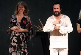 Μιλαμε ελευθερα με τον χάρη αρβανιτίδη στην ερτ3.δειτε όλα τα επεισόδια στη webtv της ερτ: Deite Th Gynaika Poy Einai Sto Pleyro Toy Tasoy Noysia Star Gr