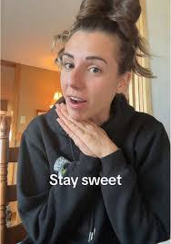 Sarah Beans's Instagram, Twitter & Facebook