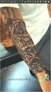 Schwarzweiss Arm Armel Tatowierung Armtattoodesigns Klicken Sie Jetzt Armeltatowierungen Unterarm Tattoo Mann Tattoos Arm Mann