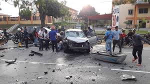 Menurutnya, mangsa turut membawa parang di dalam. 7 Kenderaan Berlanggar